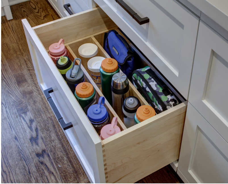 Water bottles with extendable drawer organizer